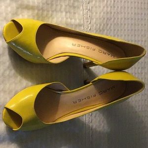 LEMON YELLOW PEEP-TOE HIGH HEELED SHOES